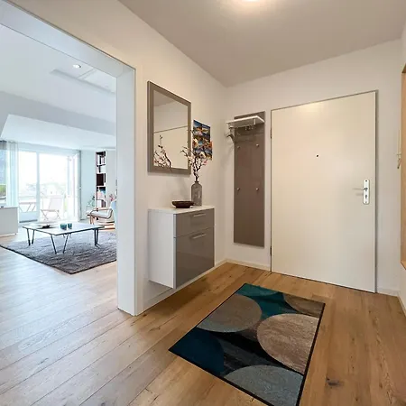 Koje Dreizehn 青斯特